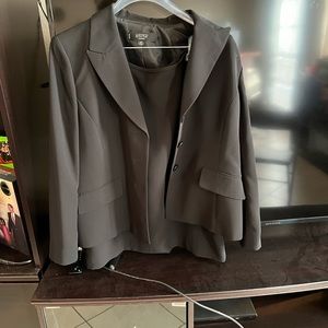 Kasper 2 pc black skirt and blazer suit
